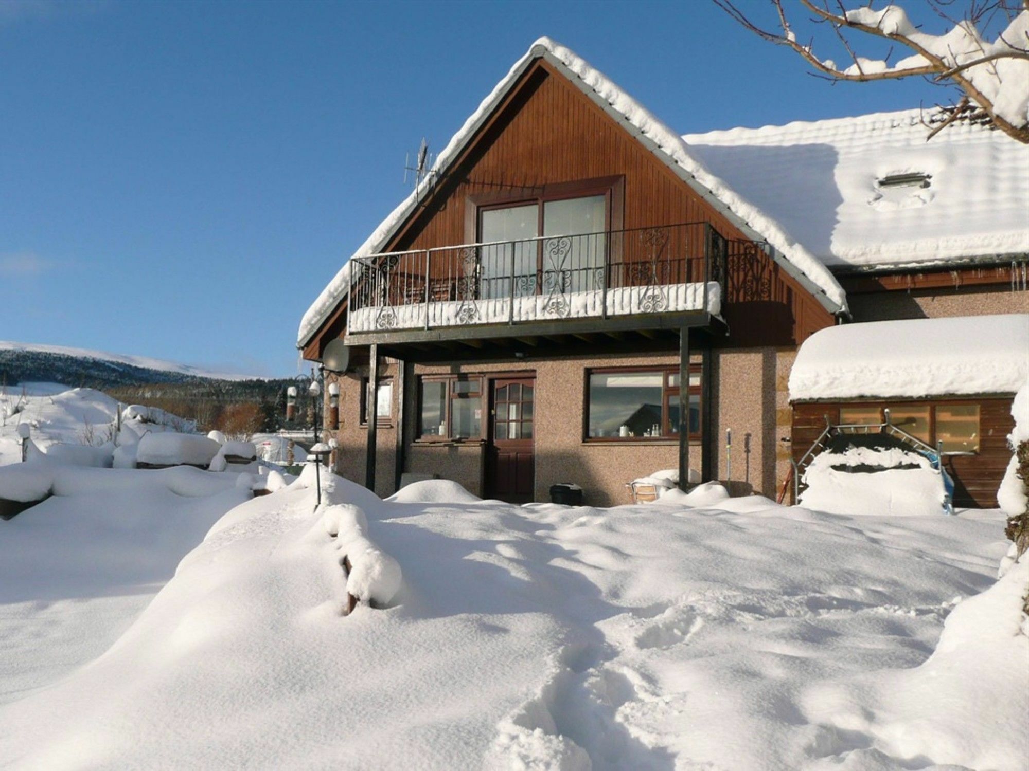 Carn Mhor Bed And Breakfast Авімор Екстер'єр фото